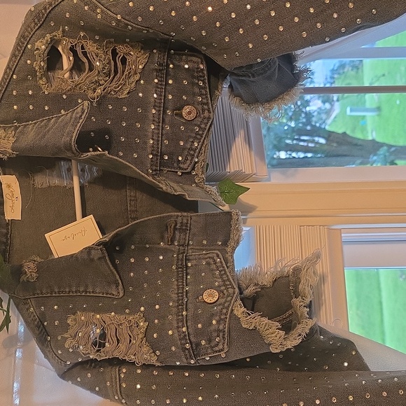 Studded Cropped Denim Jacket - Picture 3 of 6